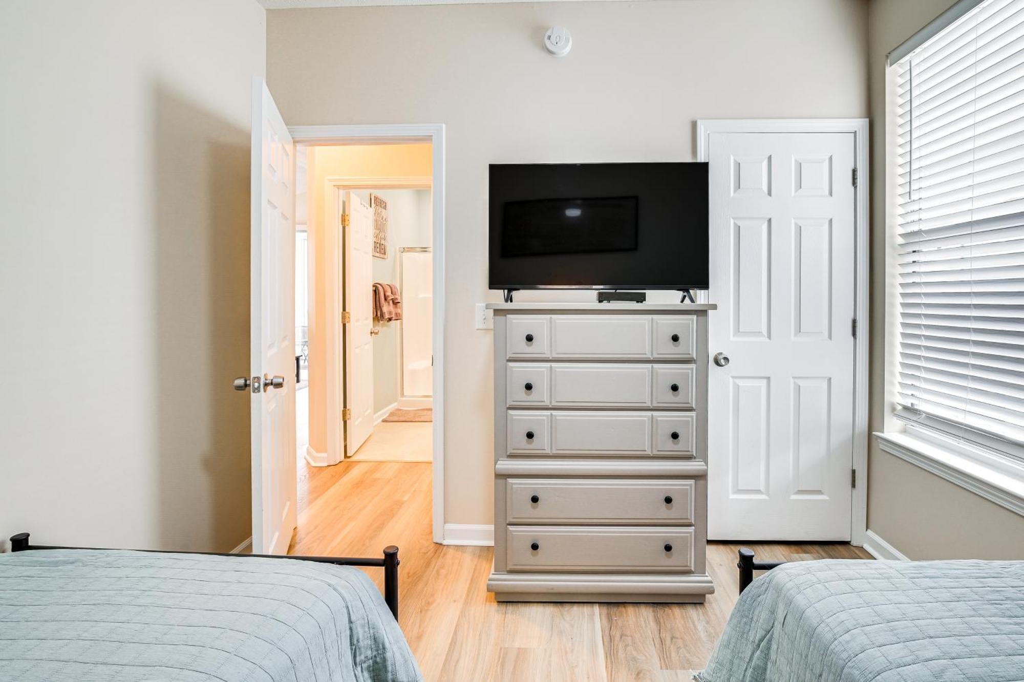 Breezy Golf Condo With Pool Access, 4 Mi To Beach Myrtle Beach Bagian luar foto